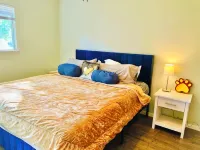 Spacious 4bedroom in charming downtown Bastrop for gathering w family & friends