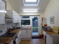Modern 6-Bed-Groups-Contractors Parking Vans-Cars - บังกะโล