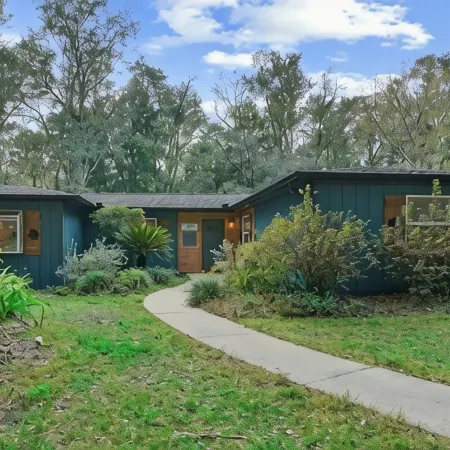 Mellow Manatee Cottage - on canal with boat house - Kayaks, Manatees, Private