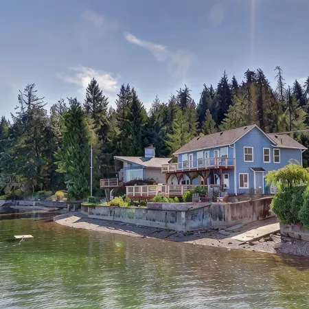 Hood Canal waterfront five bedrooms hottub watercrafts boat launch Olympic view