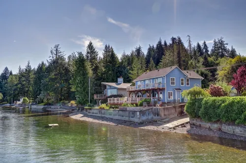 Hood Canal waterfront five bedrooms hottub watercrafts boat launch Olympic view