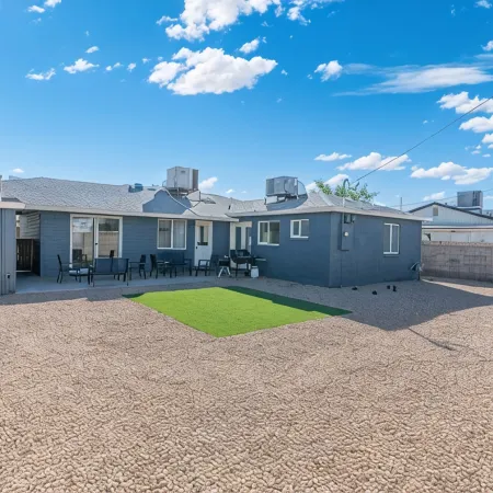 Spacious Home Near Tempe's Great Venues, Sleeps 10
