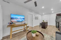Central & Walkable to Everything + Discounts! - Holiday Apartments
