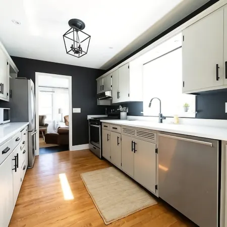 Fabulous 3-bedroom house with AC in charming Elgin Отели в г. Элджин