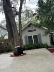 Quaint, quiet tabby cottage under the live oaks Mid Island St. Simons Near Food - 2-Star