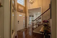 Spacious 5-bedroom farmhouse in peaceful Nokesville with Pool - 4-Sterne