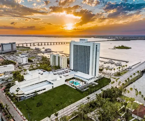Luxury in the sky - Condos