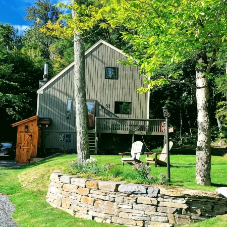 4Br 2BA - MT Snow, Skiback Trail, Free Shuttle, Pool, BBQ - Green Mountain House