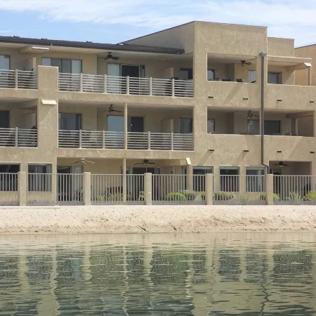 Beach Front Luxury Condo near Lake Havasu's London Bridge