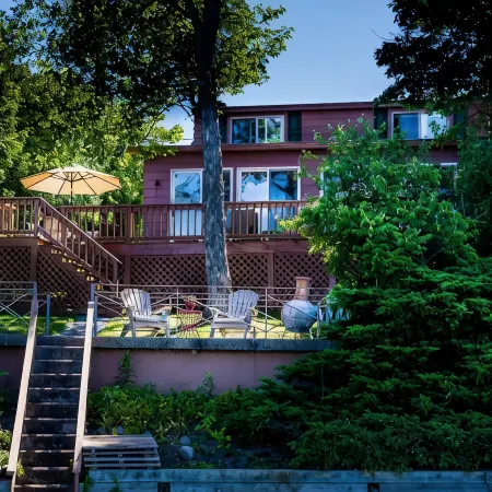 Great Fall Rental on Finger Lakes Wine Trail: Owasco East Side Lakefront