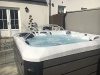With options for hot tub, barbecue/pizza barn and fire brazier. - Wi-Fi