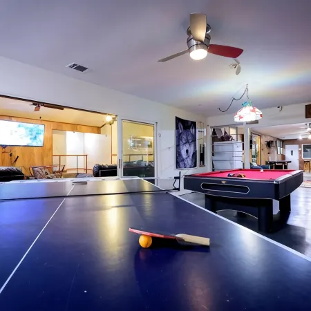 Private Country Home on 4 Acres, Open Space, Pool, Hot Tub, Gameroom, Pond