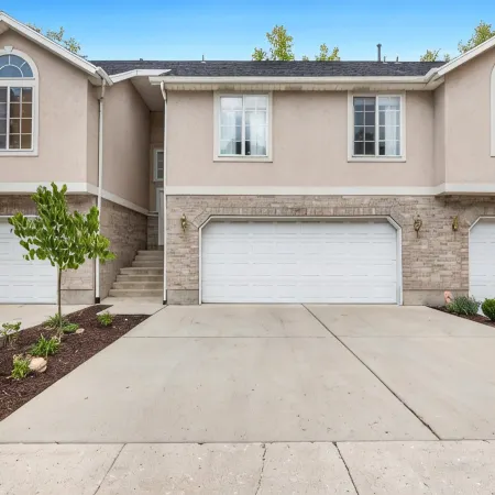 Renovated Modern Townhome in the heart of Holladay