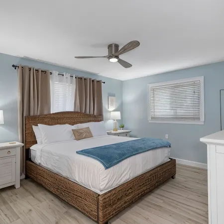 River's Edge Retreat-3/3.5, sleeps 9, waterfront with dock! Newly Remodeled!