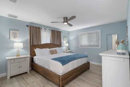 River's Edge Retreat-3/3.5, sleeps 9, waterfront with dock! Newly Remodeled!