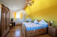 Comfortable Italian country style holiday home - balcony