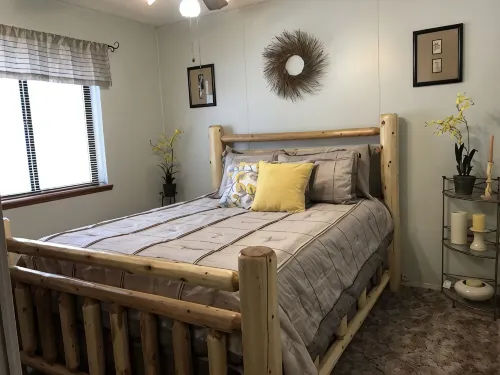 Private, Cozy, Quiet on double lot near Beautiful Higgins and Houghton Lakes