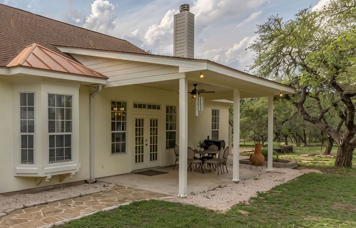 3-Acre Hill Country Retreat w/ Private Office Cabin & Fenced Yard