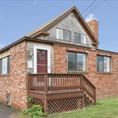 Wells Beach Cottage with beautiful views of the Ocean and the Marsh