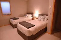 Lakeside Leisure: Relax, Recharge, Reconnect! - Homestays