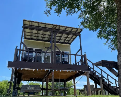 Romantic Waterfront Cabin on the River Near Possum Kingdom Lake Hotels in Young County