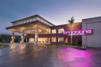 Golden Sands Beachfront 3-bed Penthouse @ Emotions
