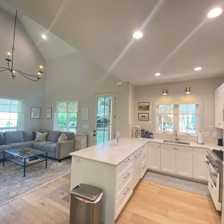 Battlefield Bungalow- Walk to Pickleball & Downtown!