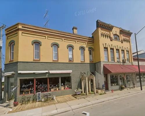 Beautiful Century old Apartments-Apt B Hotels in Algoma