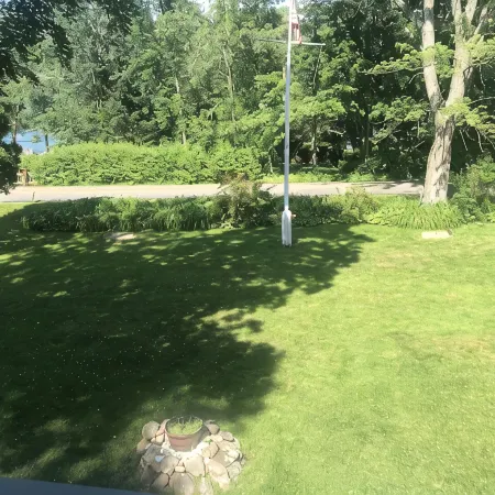 Doc's Lake house 1st floor, 2 bedroom apartment