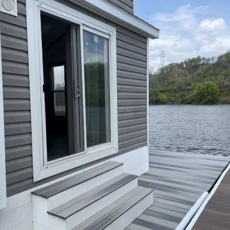Near Pittsburgh on Beaver River Waterfront -- Glamping in Cozy Floating Cottage