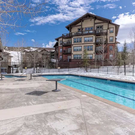 Luxury 1-bedroom ski in/ski out condo in lovely Granby Ranch
