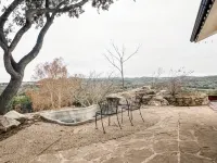 Hilltop Haven on 31 acres w/ Breathtaking Views, Horses, & Epic Fire Pit - con encanto