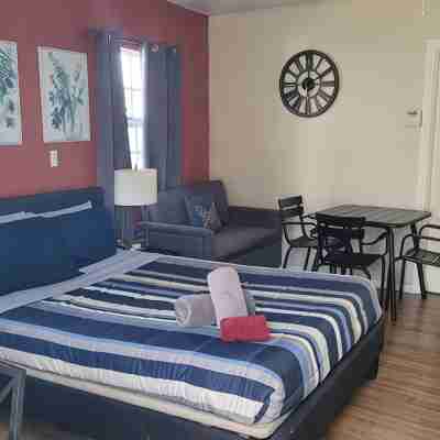 Cozy Studio Retreat, centrally located, with WiFi and AC Others