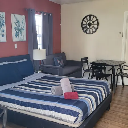 Cozy Studio Retreat, centrally located, with WiFi and AC