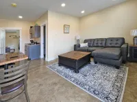 Breckenridge Suites #1 - Charming 1-Bedroom Suite near Grove City Memorial Park - 3-Star
