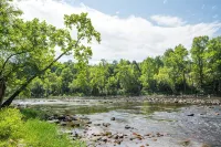 Cozy Glamping Dome on the Greenbrier River - 3-Sterne