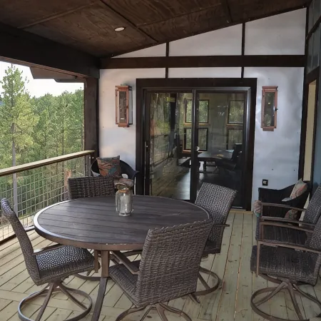 Spacious, 3 bedroom private cabin on 6 acres. Near Mickelson trail & Deadwood