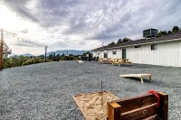 Fantastic Views w/ Hottub,  Firepit & Horseshoes - Wifi