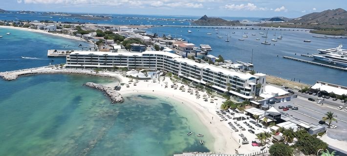 Gorgeous Beachfront Ground Floor 2 Bedroom 2 Bath Condo Hotéis em Simpson Bay
