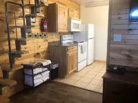 美麗的黑山丘陵露營地小屋#6 - 木屋