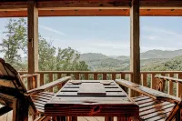 270° Mountain Views at EverLight Mountain Escape - Couples Retreat - Mountain view