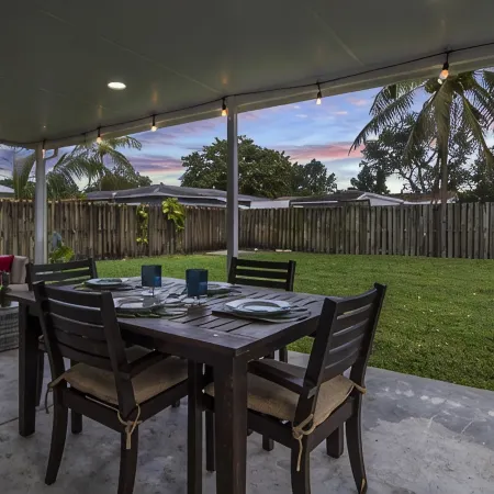 Super Modern ~3 miles to Beach~ Large Yard/Patio & BBQ Отели в г. Халландейл Бич