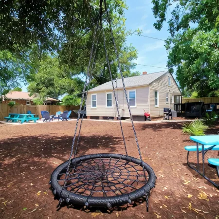 Beachy Bungalow for Family Fun!  Walk to local Beach!