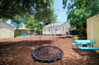 Beachy Bungalow for Family Fun!  Walk to local Beach!