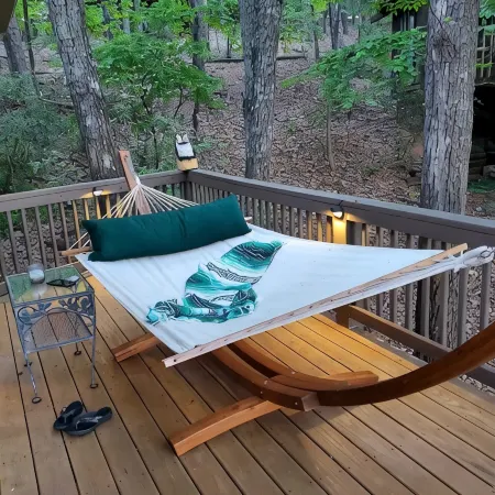 Romantic Retreat in the Treetops of Big Canoe with Hot Tub & Stunning Views!