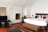 Tranquil Three Bedroom Villa - Villas