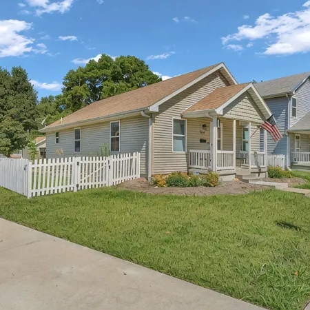 Kings Cottage 4 bed/3 full bath central Topeka