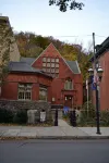 West Broadway with private parking! - Wifi