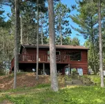 Escape to the Lake - Rustic 3-bedroom log-sided cabin nestled amongst the pines - Alppimaja