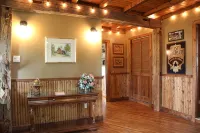 Rustic Country farmhouse on 2 acres close to several lakes. - Homestays